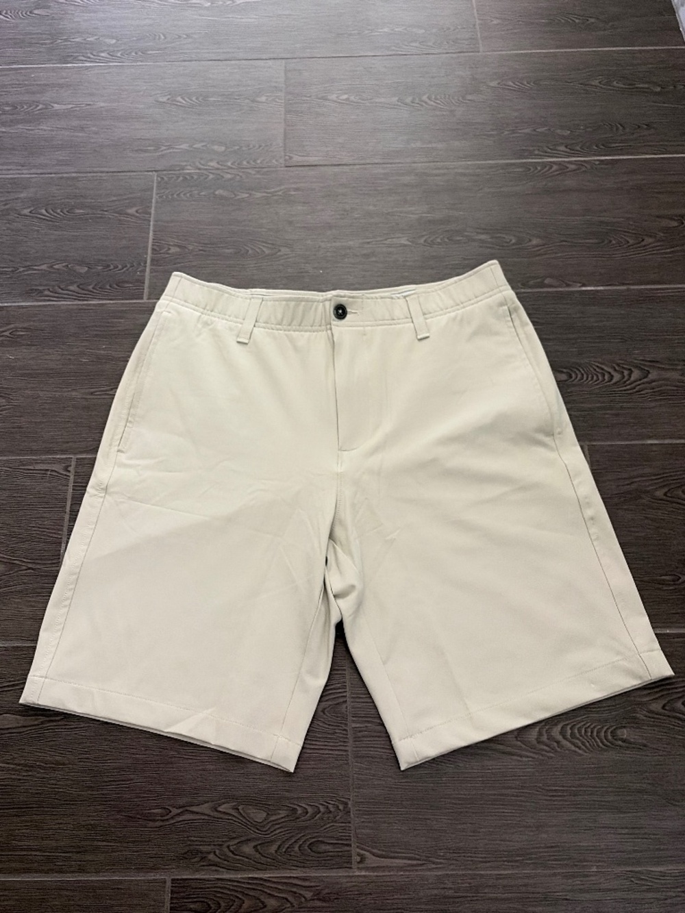 Men’s Under Armour Khaki shorts